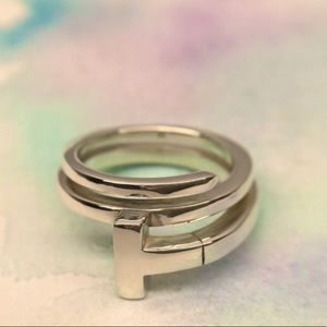 Excellent Preloved Tiffany & Co. T
Wrap Ring Silver #4.75